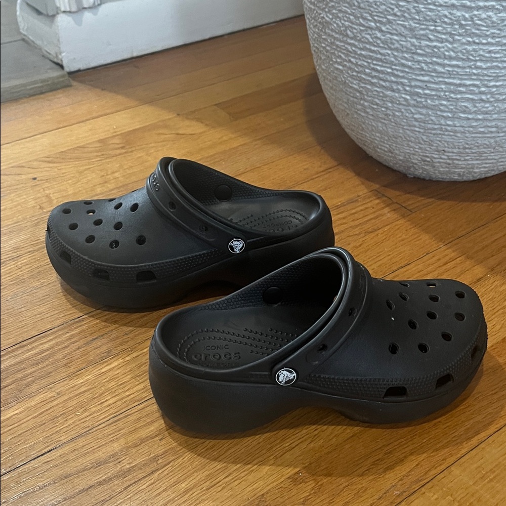 CROCS Classic Clog in Black - Picture 3 of 5